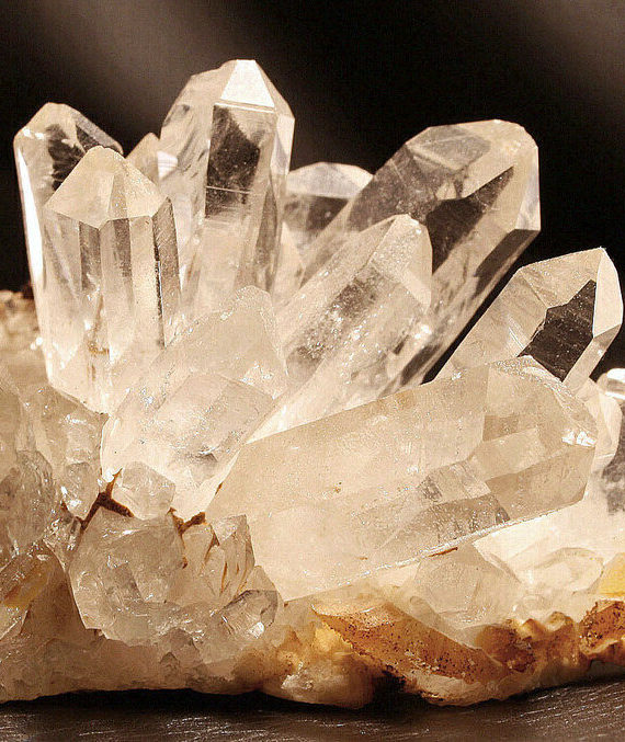 кристаллы в породе